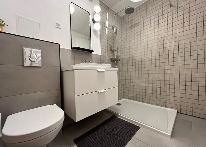 Tjs Temple With Castle View 卢布尔雅那